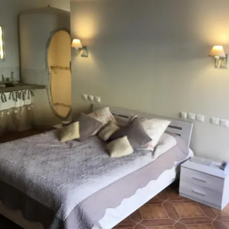 Belle Propriete Entre Terre Et Bed & Breakfast Hérépian